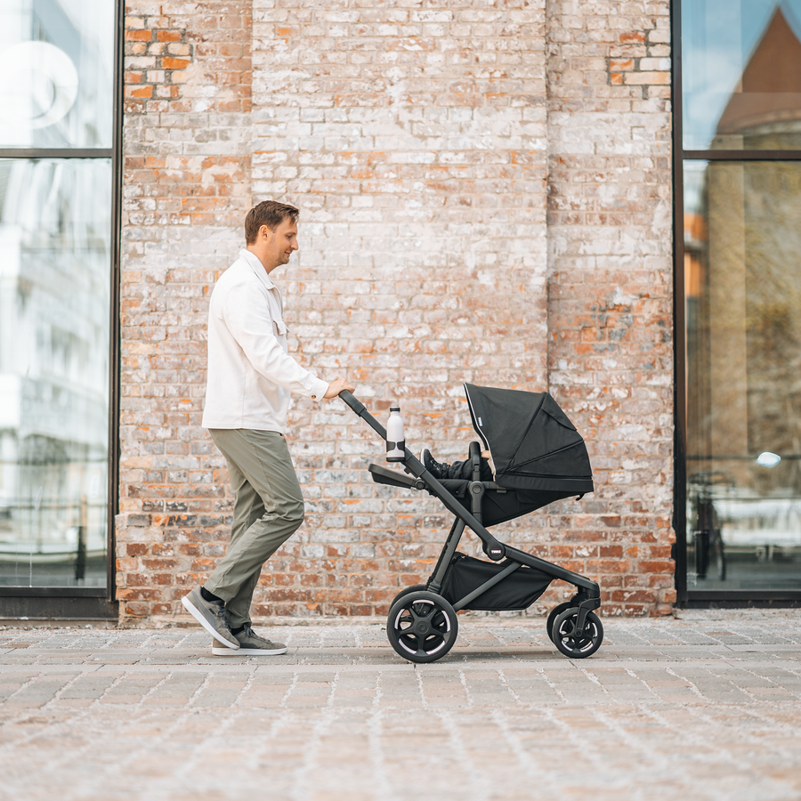 Thule Sleek 2 Convertible Stroller in Black