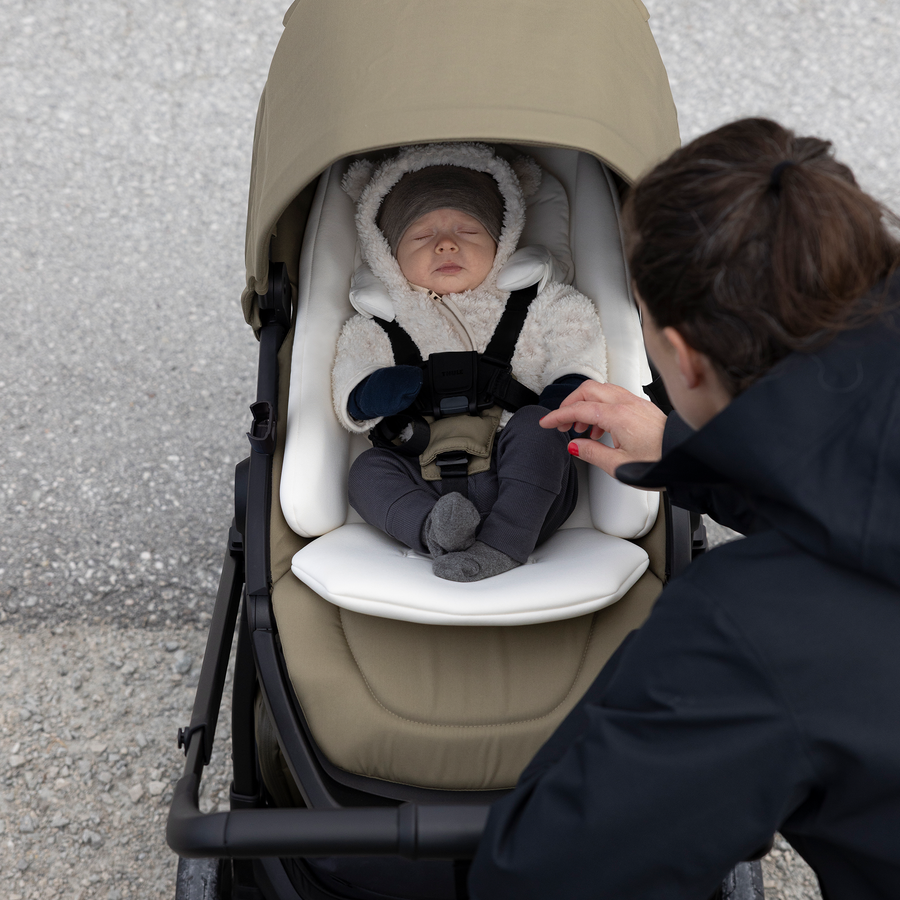 Thule Charm Stroller in 
Faded Khaki on Black