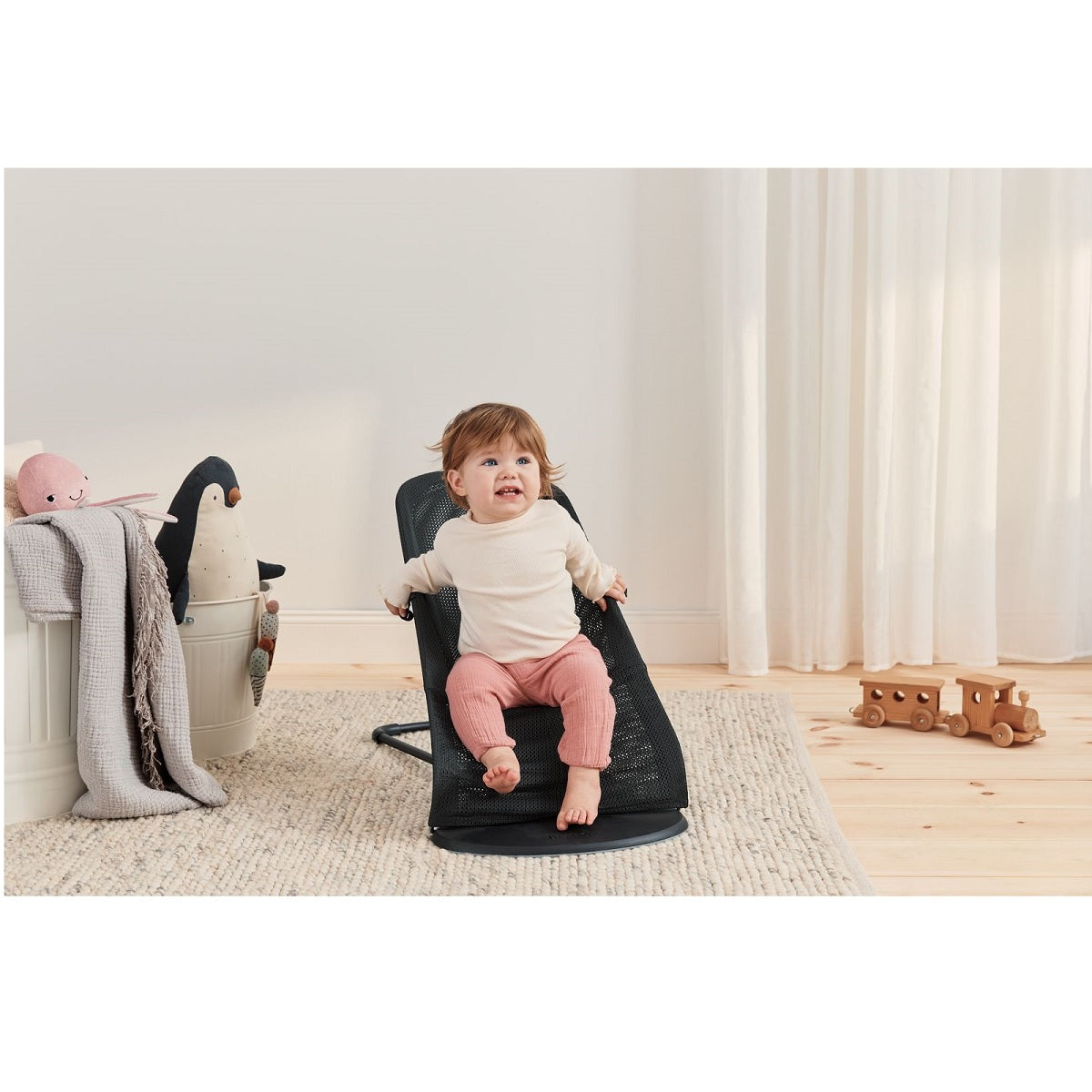 BABYBJÖRN Bouncer Bliss Mesh in Black + Baby Carrier Mini in Anthracite/Landscape