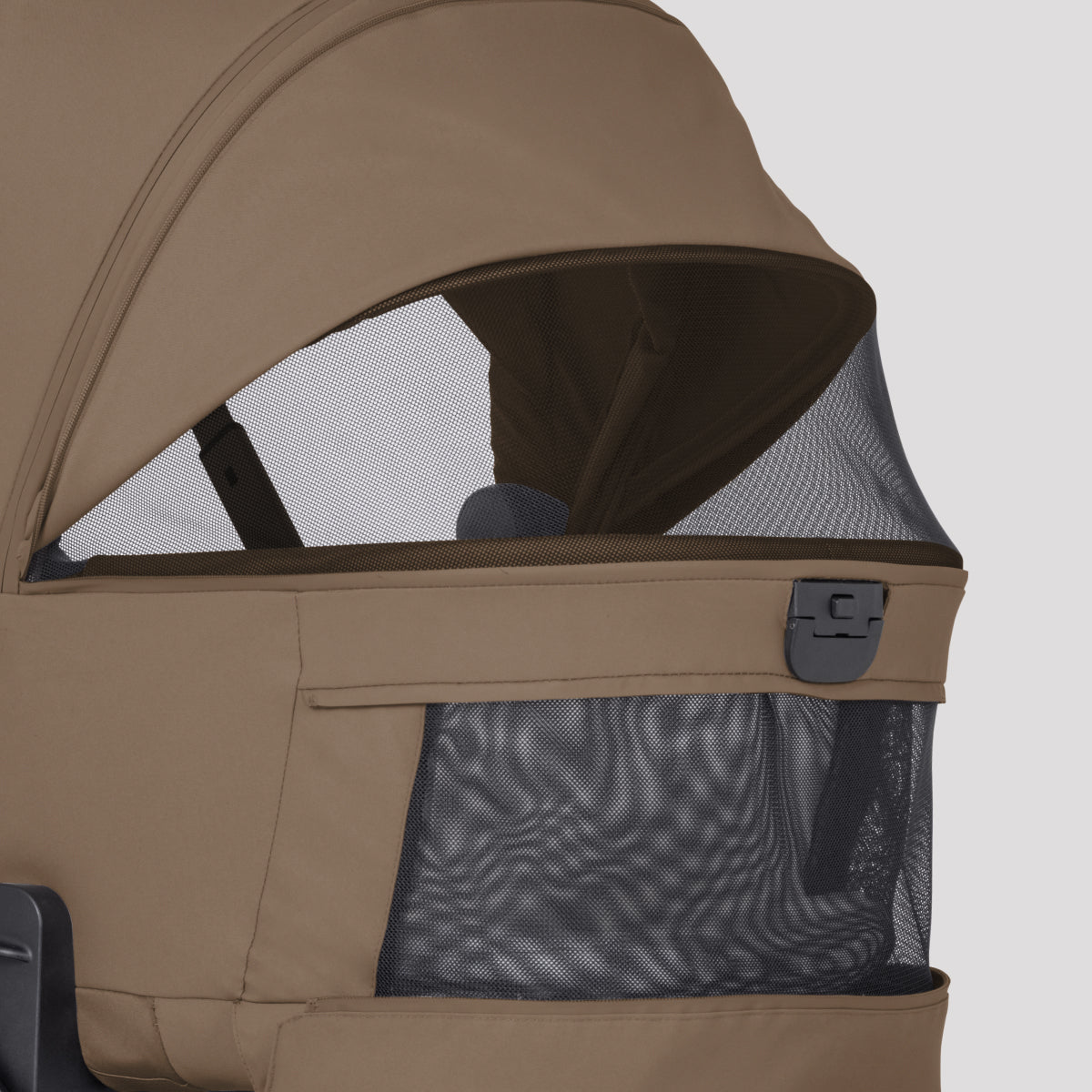 Silver Cross Breez Compact Bassinet in Maple