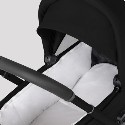 Silver Cross Breez Compact Bassinet in Onyx