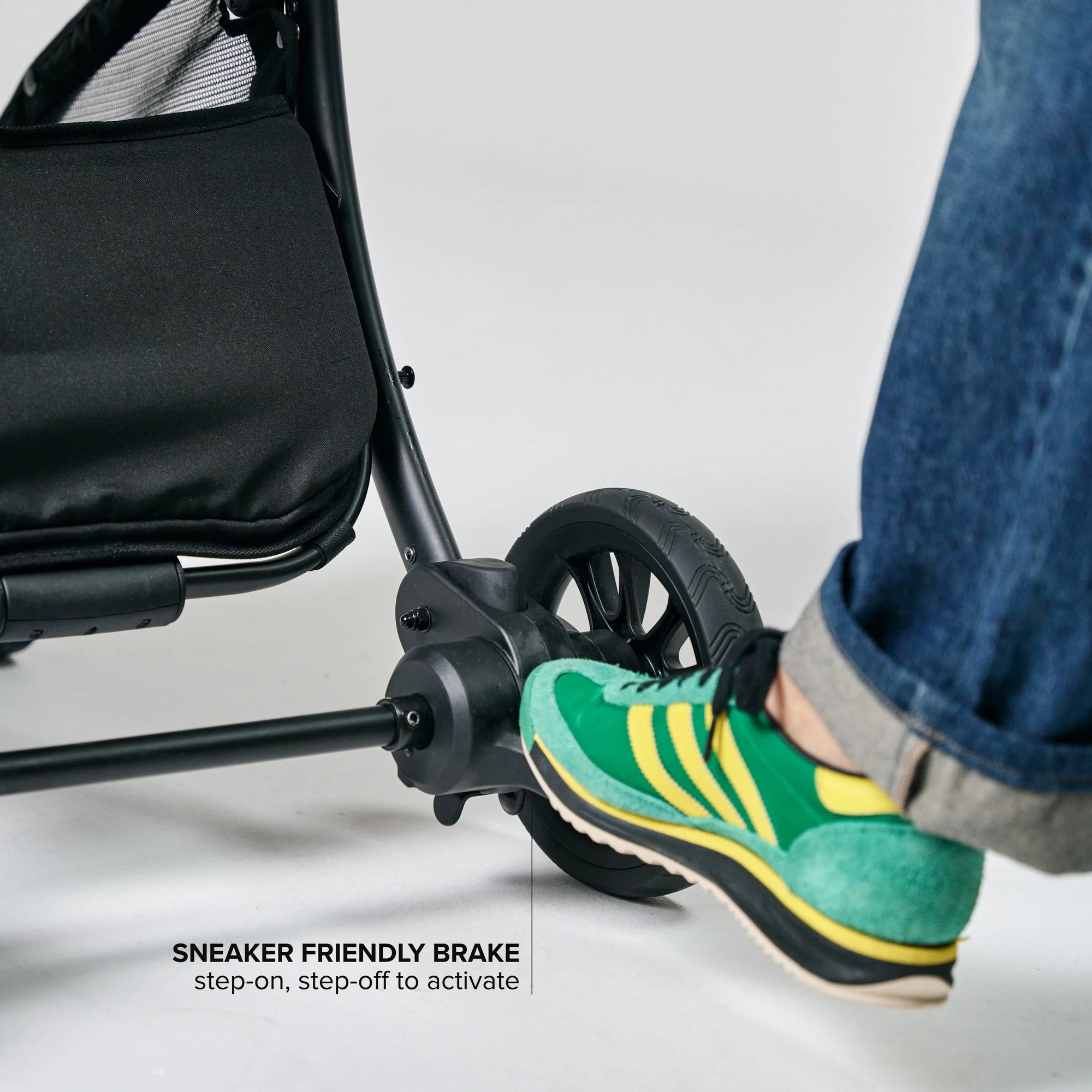 DFY. R1 Stroller in Black with Matte Black Frame