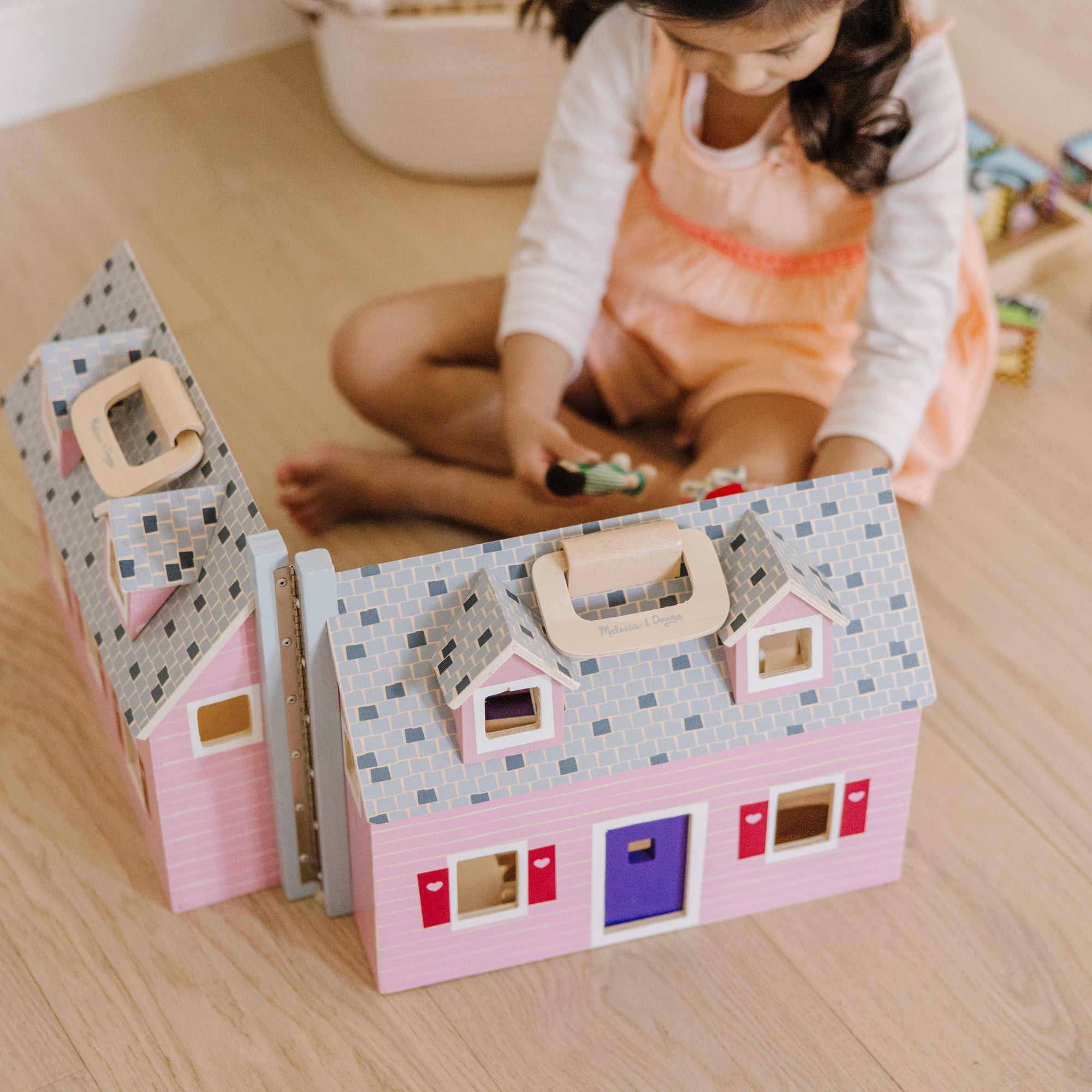 Melissa & Doug Fold & Go Dollhouse