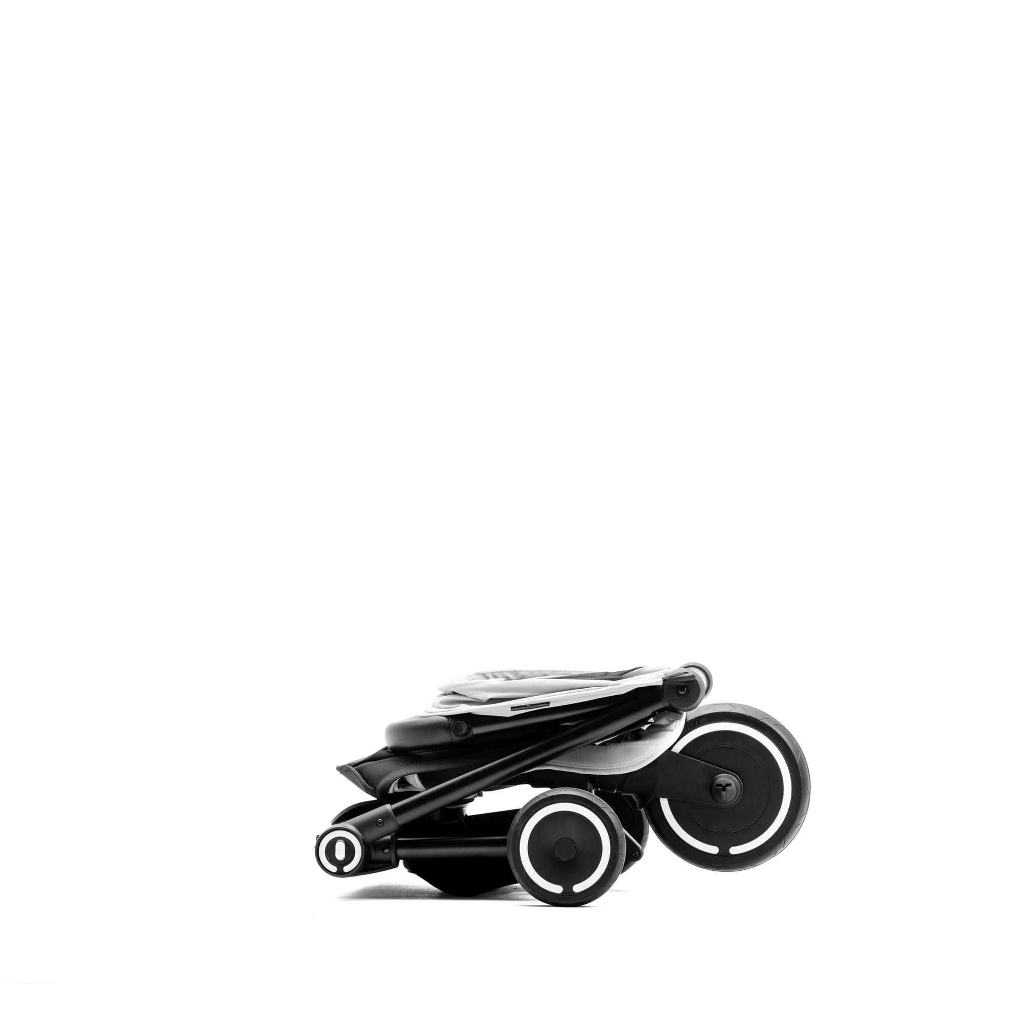 smarTrike Traveler Stroller in Everet Grey