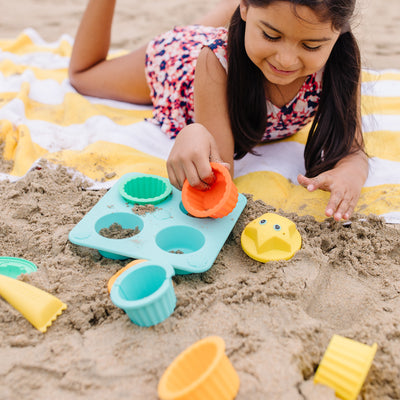 Melissa & Doug Seaside Sidekicks Sand Cupcake Set