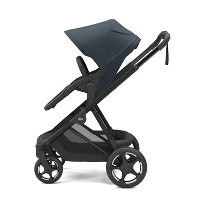 Thule Charm Stroller in Darkest Blue on Black