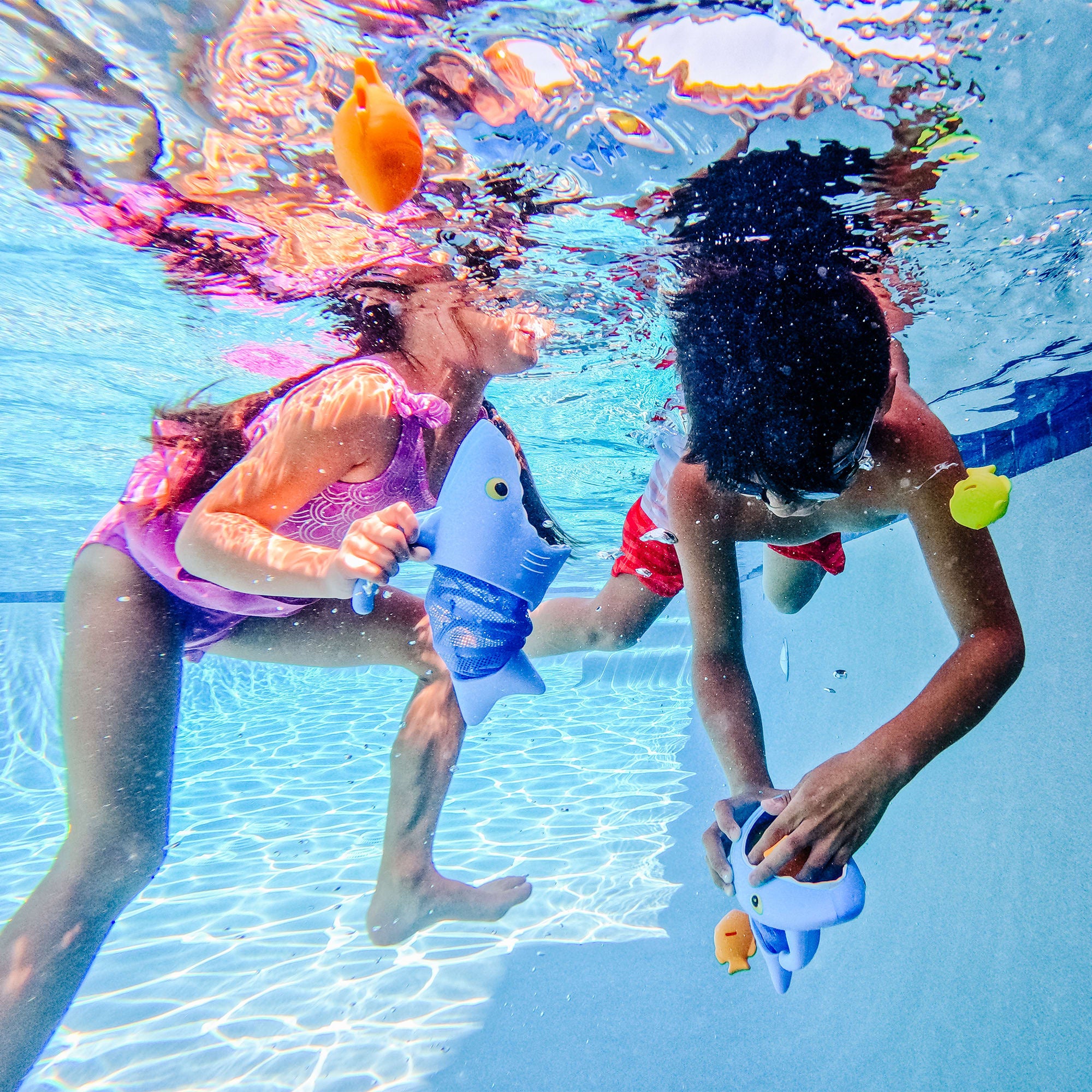 Melissa & Doug Spark Shark Fish Hunt Pool Toy