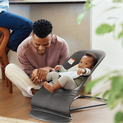 BABYBJÖRN Bouncer Balance Soft Woven/Jersey in Dark Gray/Gray + Baby Carrier Mini in Woven/Black