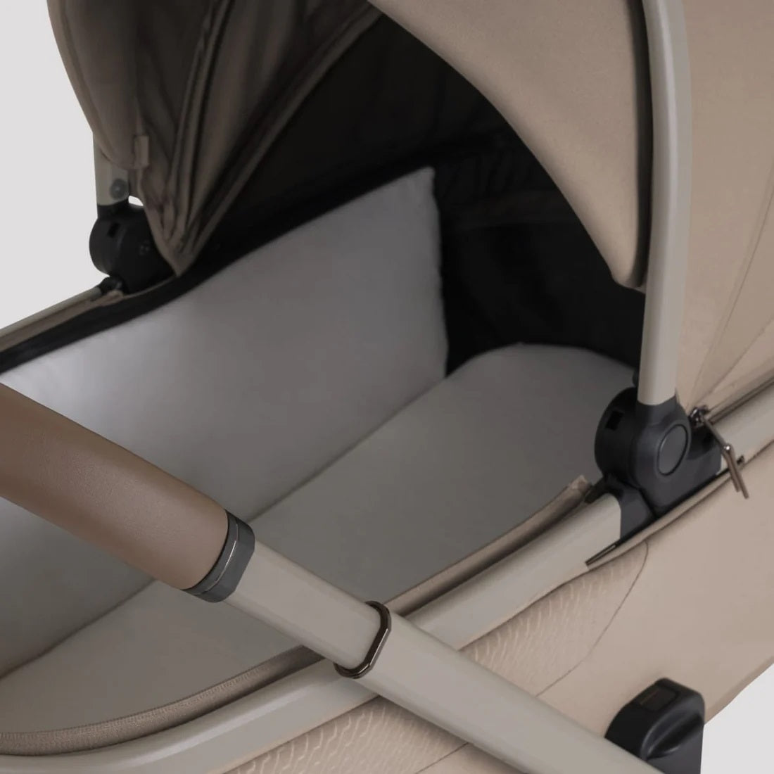 Silver Cross Cove 2 Folding Bassinet in Champagne