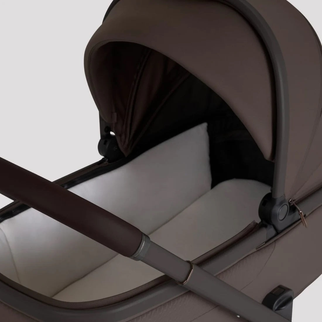 Silver Cross Cove 2 Folding Bassinet in Chocolate