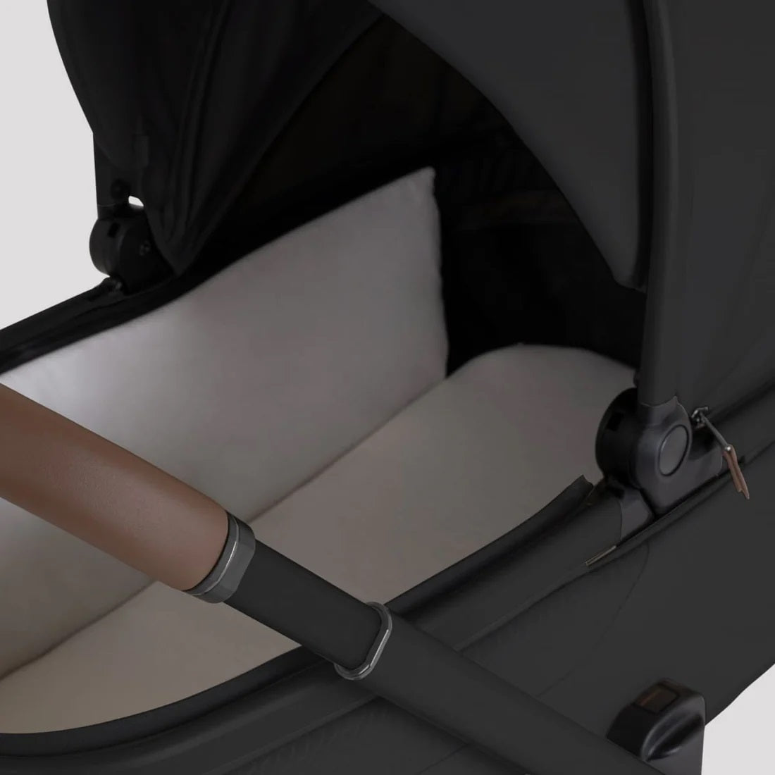 Silver Cross Cove 2 Folding Bassinet in Onyx Black