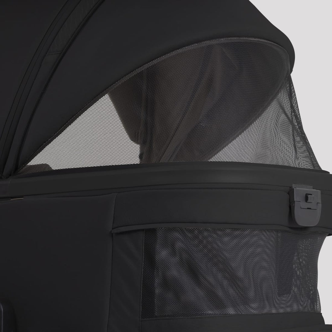 Silver Cross Cove 2 Folding Bassinet in Onyx Black