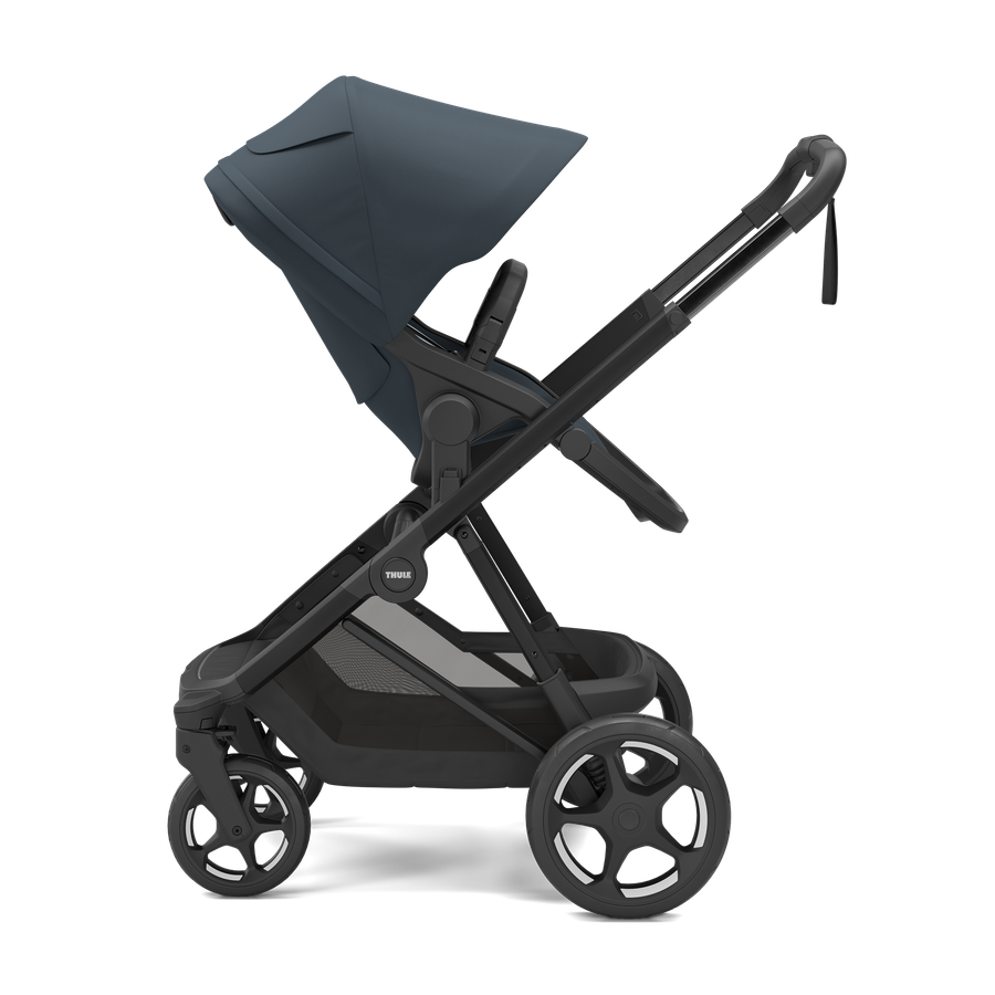Thule Charm Stroller in Darkest Blue on Black