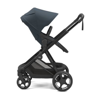 Thule Charm Stroller in Darkest Blue on Black