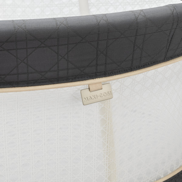Maxi-Cosi Kindred Collection Starling Smart Bassinet in onyx heritage