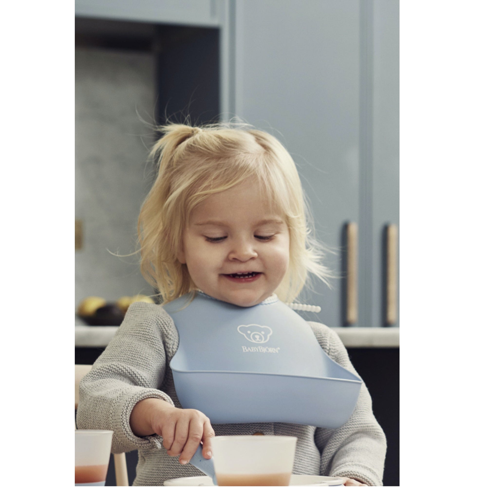 Baby bjorn sales plastic bib